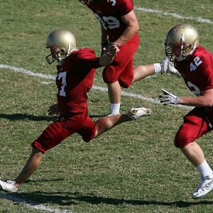 爱游戏内容中心-赛场旁的趣味活动，比赛不只是比拼，比赛场景布置